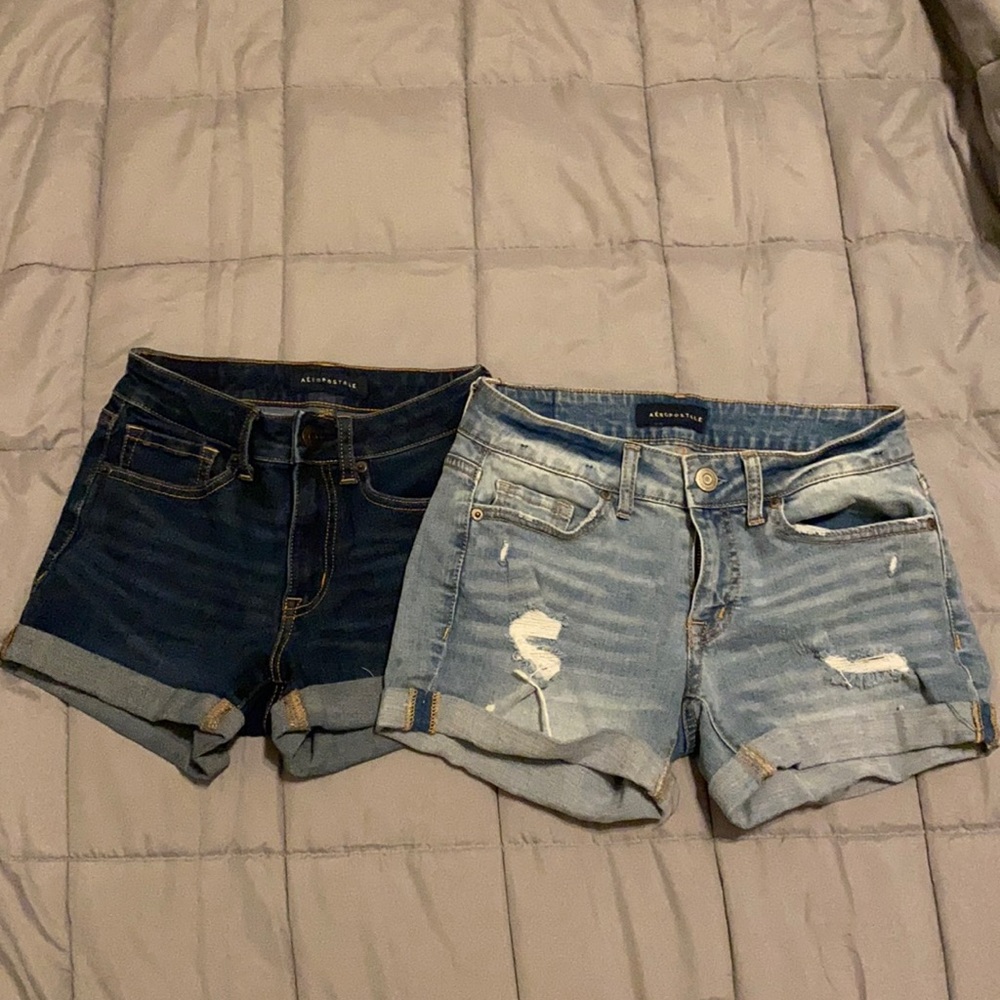 2 pairs of Aeropostale jean shorts, size : 00